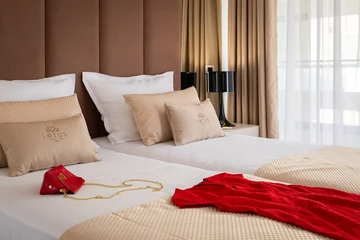 Modern Villa with Heated Pool and Sea View, Kaštel Sućurac