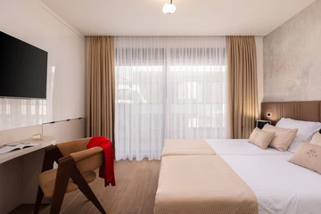 Modern Villa with Heated Pool and Sea View, Kaštel Sućurac