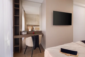 Modern Villa with Heated Pool and Sea View, Kaštel Sućurac