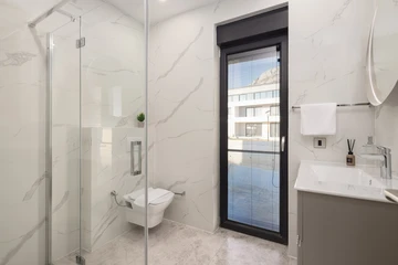 Modern Villa with Heated Pool and Sea View, Kaštel Sućurac