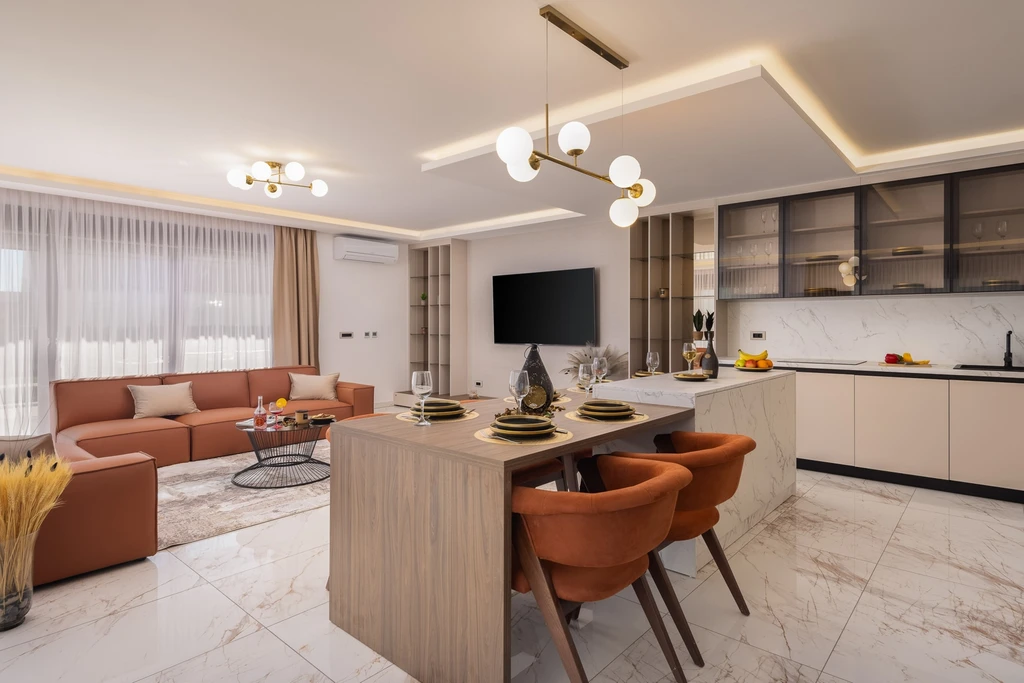 Modern Villa with Heated Pool and Sea View, Kaštel Sućurac
