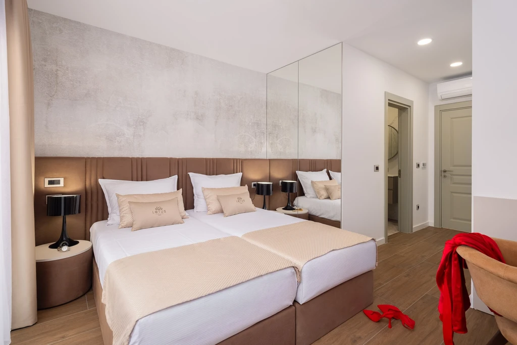 Modern Villa with Heated Pool and Sea View in Kaštel Sućurac