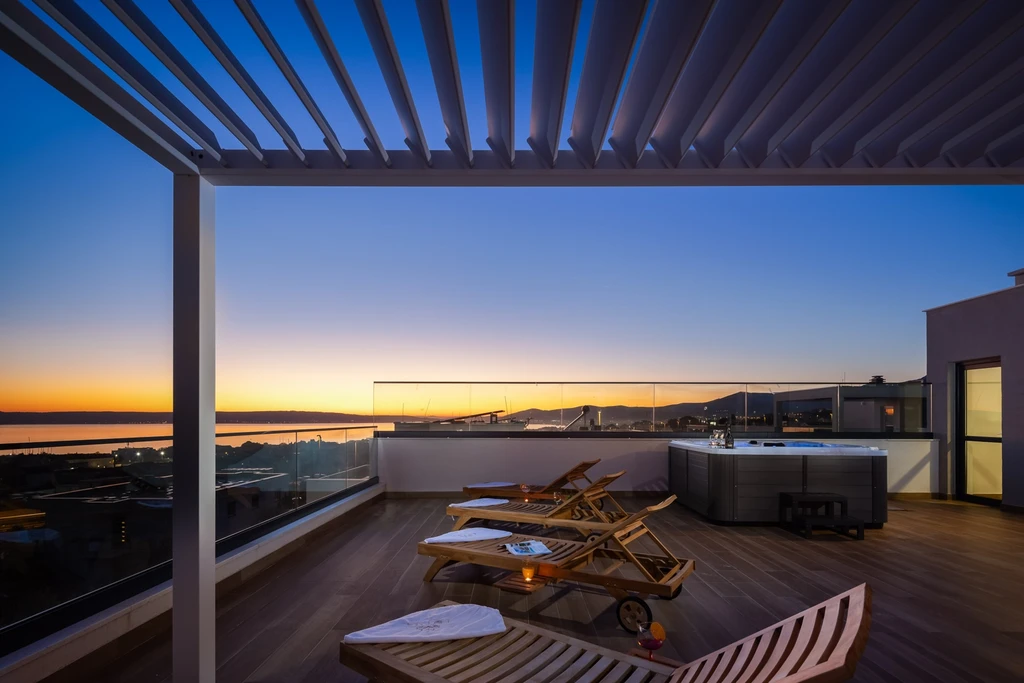 Modern Villa with Heated Pool and Sea View in Kaštel Sućurac