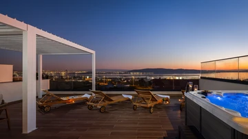 Modern Villa with Heated Pool and Sea View in Kaštel Sućurac