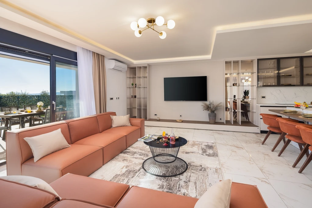 Modern Villa with Heated Pool and Sea View in Kaštel Sućurac
