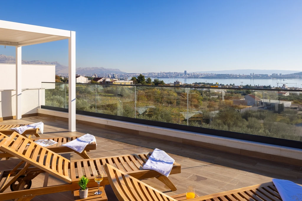Modern Villa with Heated Pool and Sea View in Kaštel Sućurac