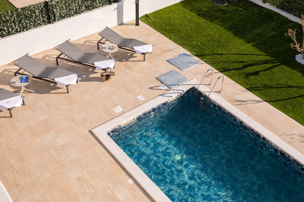 Modern Villa with Heated Pool and Sea View in Kaštel Sućurac