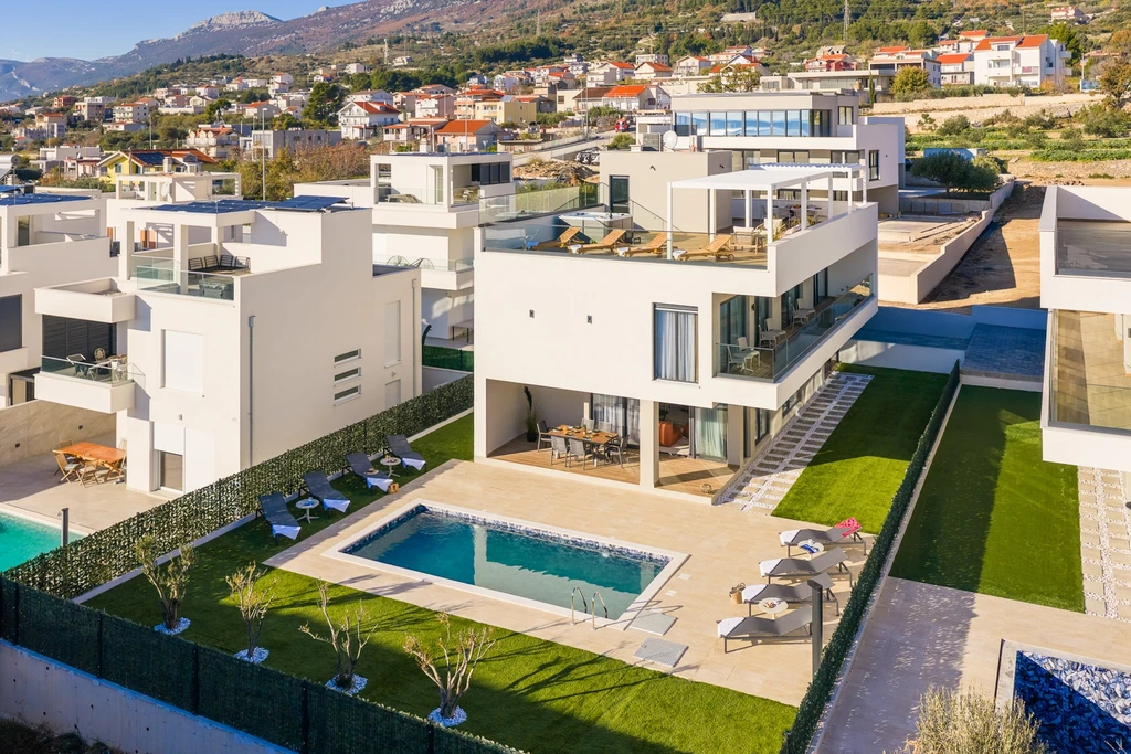 Modern Family Villa with Heated Pool in Kaštel Sućurac