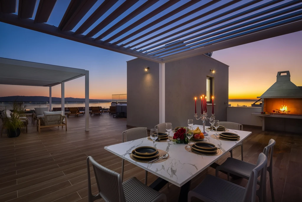 Modern Family Villa with Heated Pool in Kaštel Sućurac