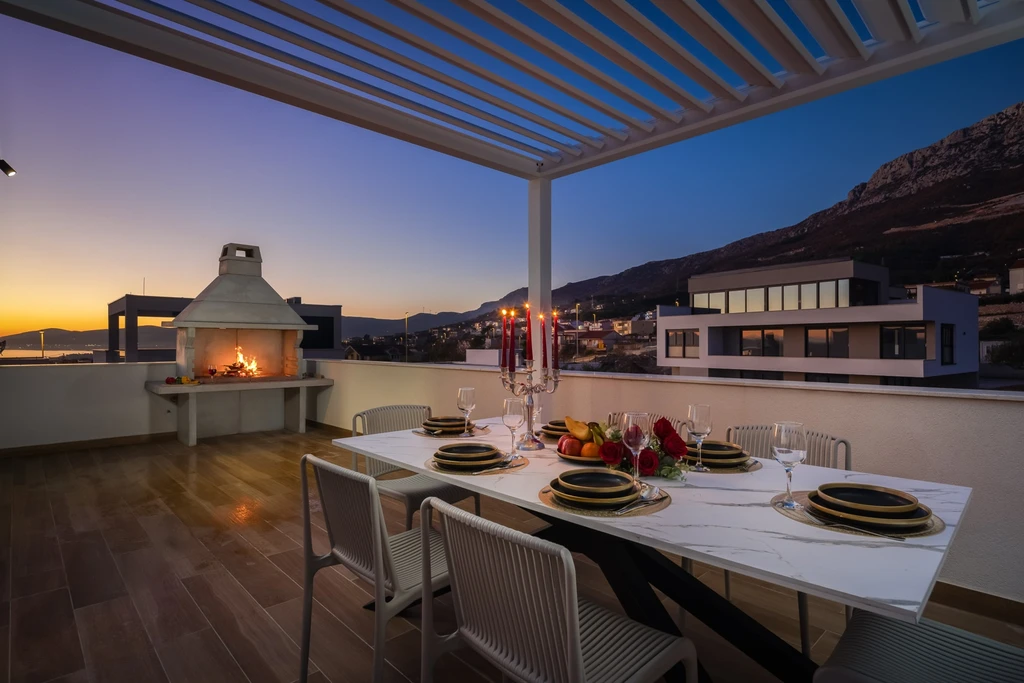 Modern Family Villa with Heated Pool in Kaštel Sućurac