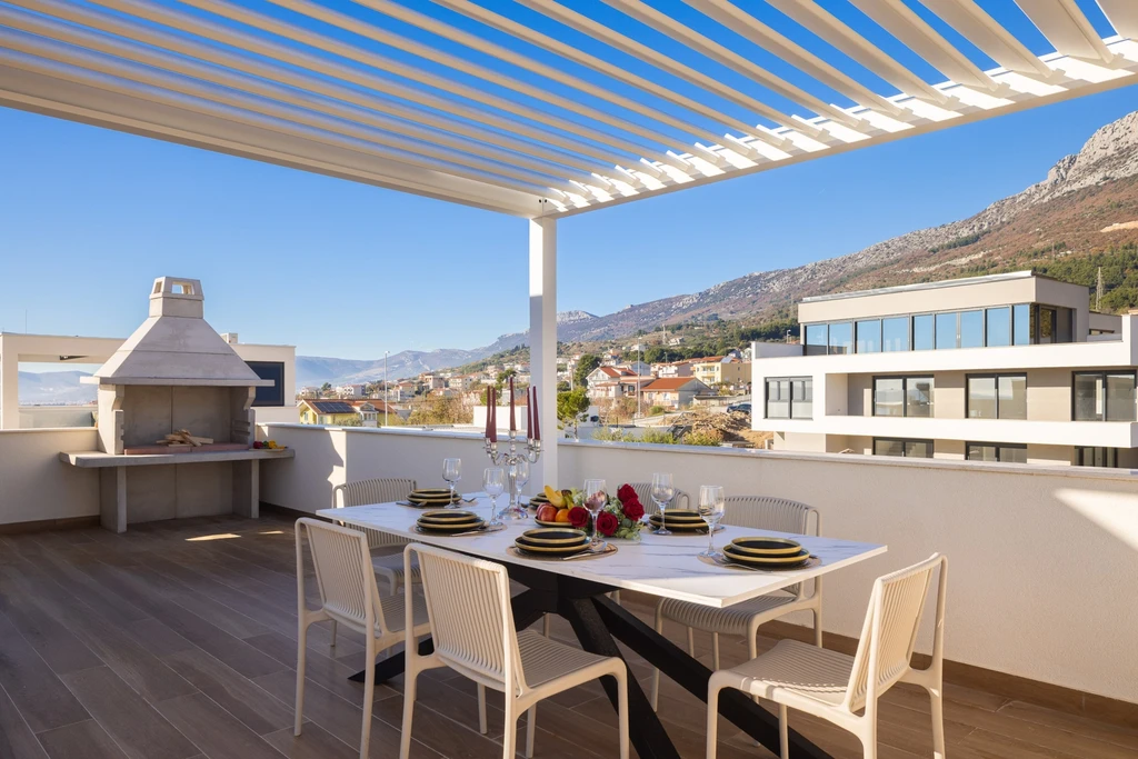 Modern Family Villa with Heated Pool in Kaštel Sućurac