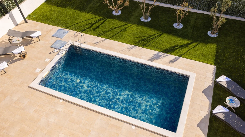 Contemporary Villas Retreat with Pool in Kaštel Sućurac