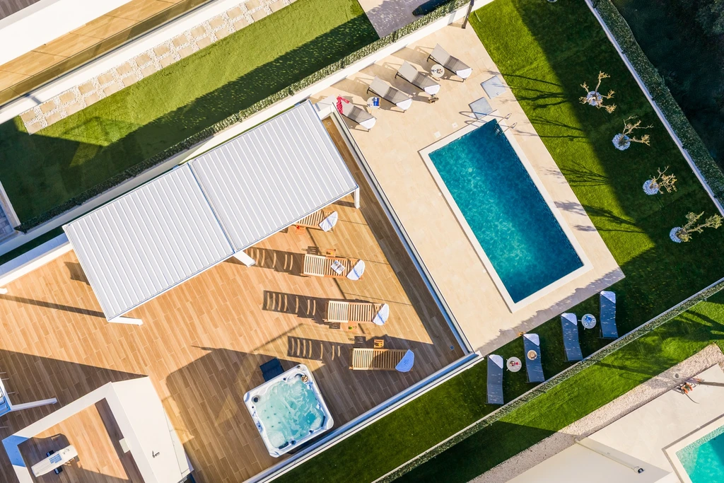 Contemporary Villas Retreat with Pool in Kaštel Sućurac