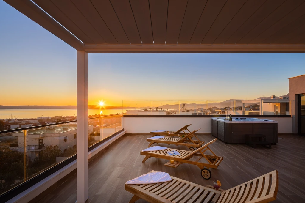 Contemporary Villas Retreat with Pool in Kaštel Sućurac