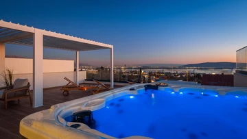 Contemporary Villas Retreat with Pool in Kaštel Sućurac