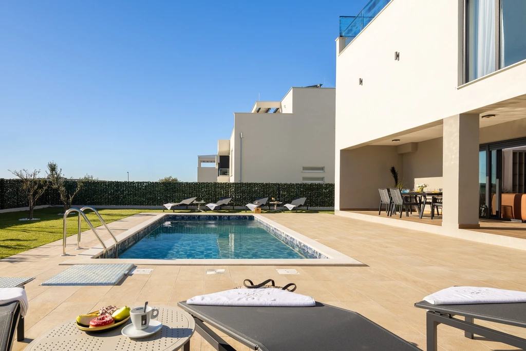 Contemporary Villas Retreat with Pool in Kaštel Sućurac