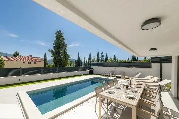 Modern 4-Bedroom Villa Retreat in Slano