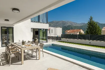 Modern 4-Bedroom Villa Retreat in Slano