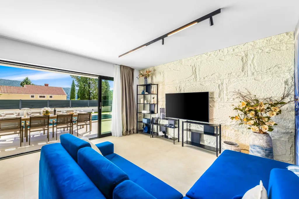 Modern 4-Bedroom Villa Retreat in Slano