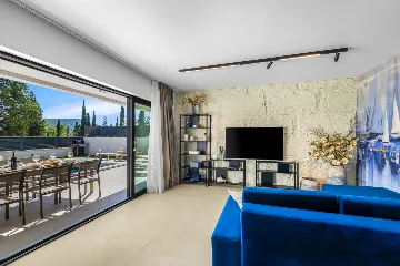 Modern 4-Bedroom Villa Retreat in Slano