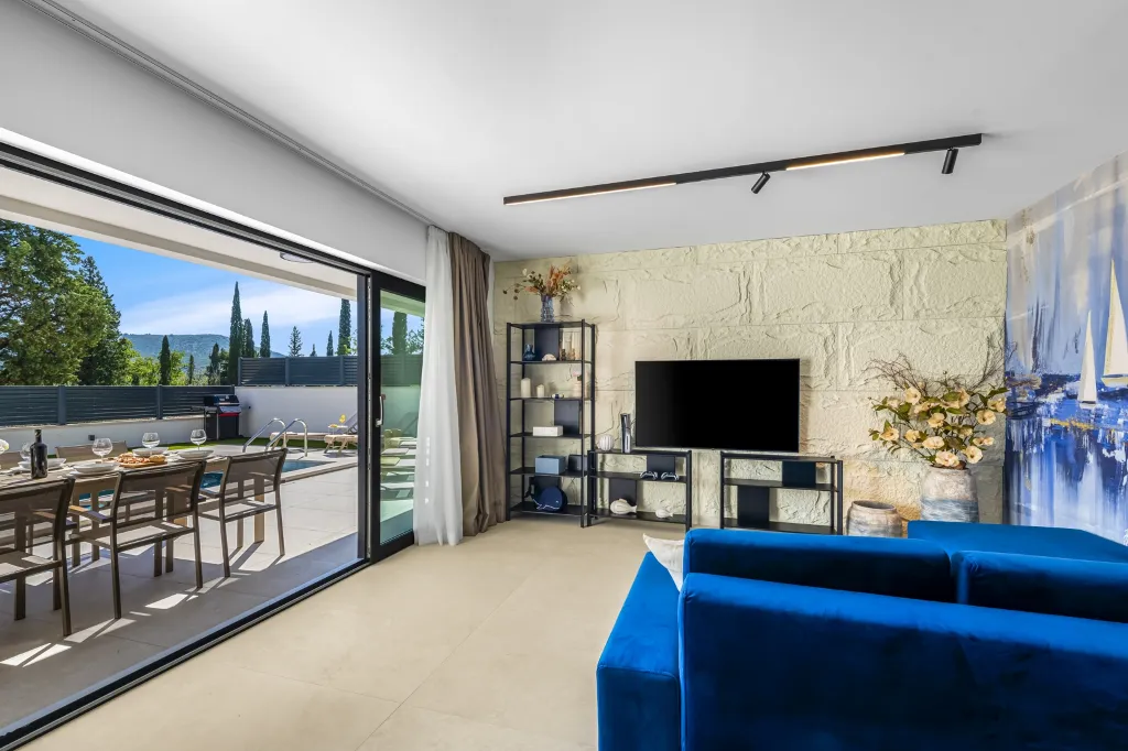 Modern 4-Bedroom Villa Retreat in Slano