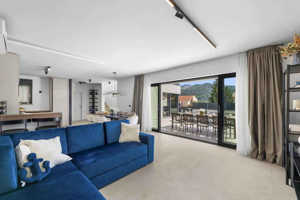 Modern 4-Bedroom Villa Retreat in Slano