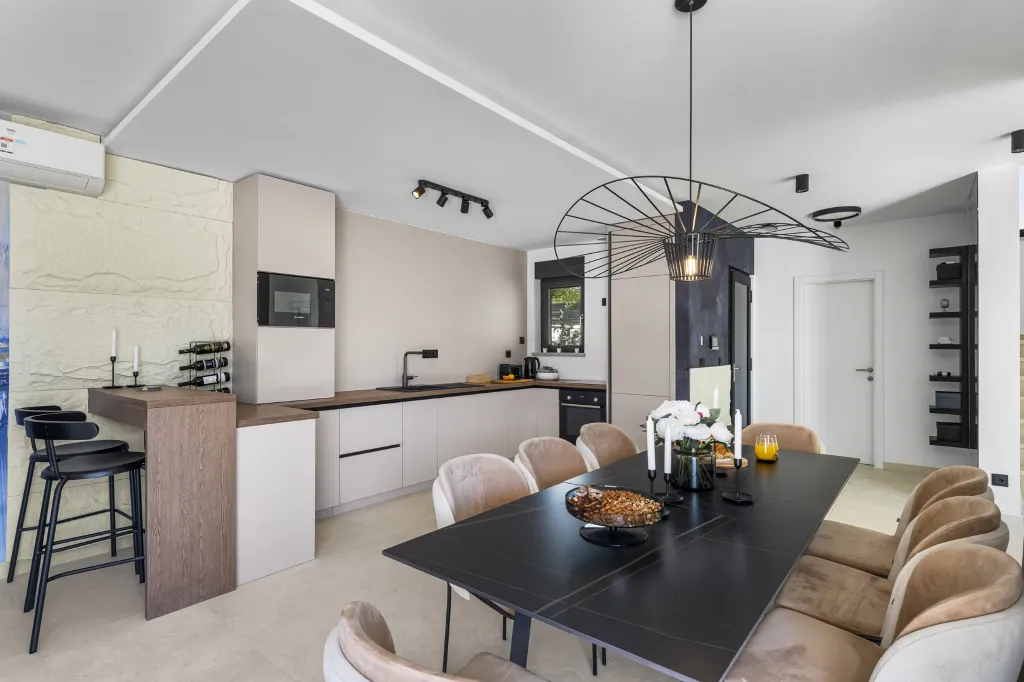 Modern 4-Bedroom Villa Retreat in Slano