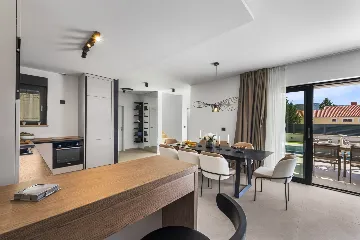 Modern 4-Bedroom Villa Retreat in Slano