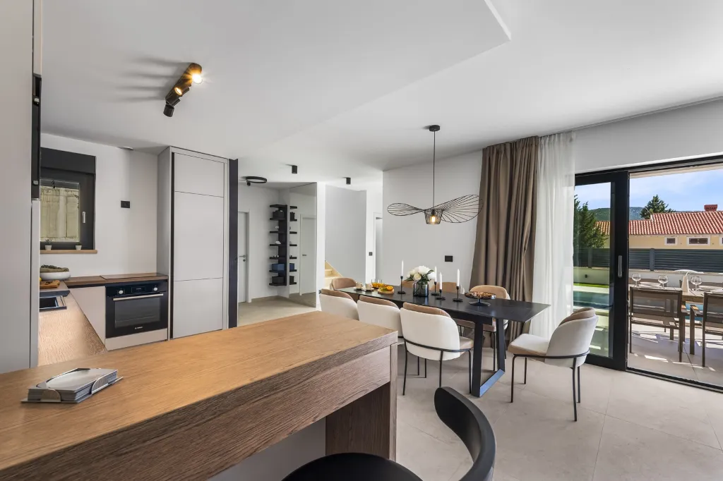 Modern 4-Bedroom Villa Retreat in Slano