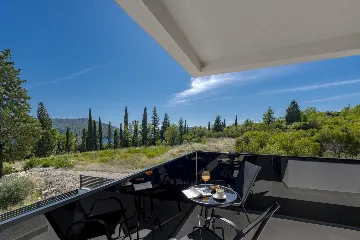 Modern 4-Bedroom Villa Retreat in Slano