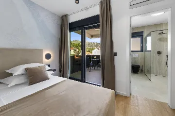 Modern 4-Bedroom Villa Retreat in Slano