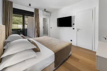 Modern 4-Bedroom Villa Retreat in Slano