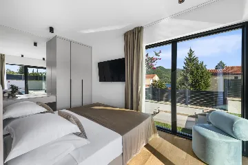 Modern 4-Bedroom Villa Retreat in Slano