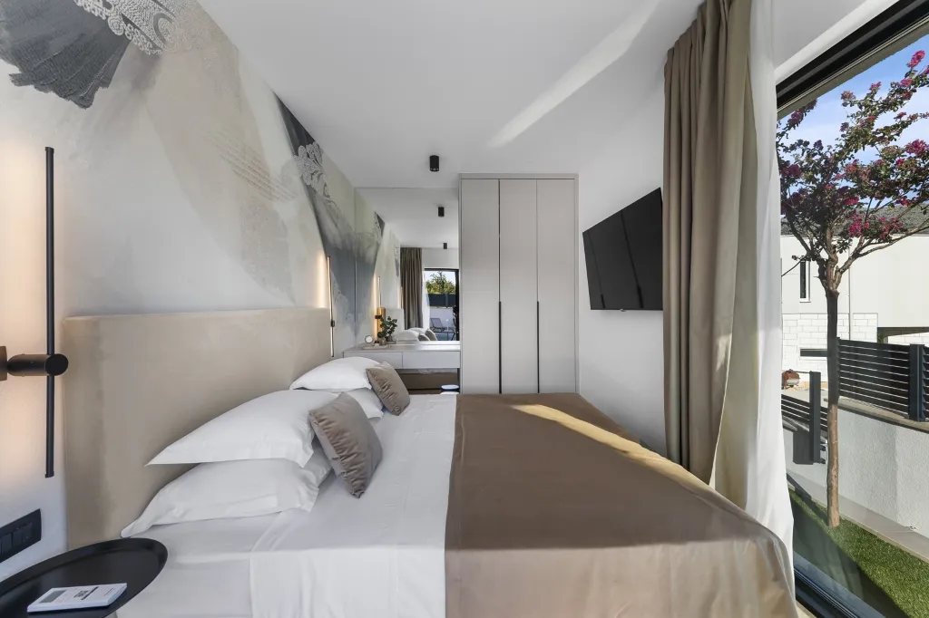 Modern 4-Bedroom Villa Retreat in Slano