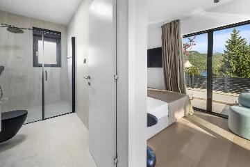 Modern 4-Bedroom Villa Retreat in Slano