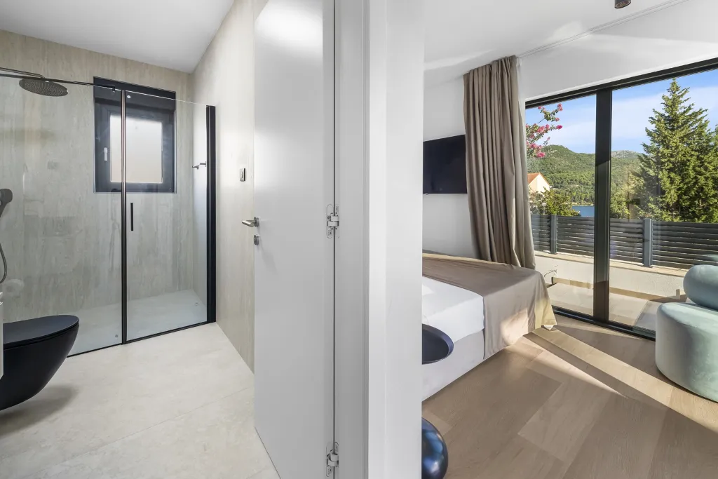 Modern 4-Bedroom Villa Retreat in Slano