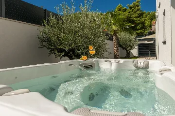 Modern 4-Bedroom Villa Retreat in Slano