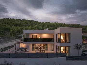 Modern 4-Bedroom Villa Retreat in Slano