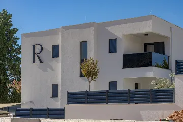 Modern 4-Bedroom Villa Retreat in Slano