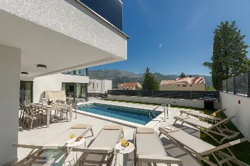 Modern 4-Bedroom Villa Retreat in Slano