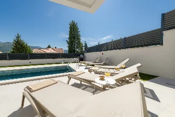 Modern 4-Bedroom Villa Retreat in Slano