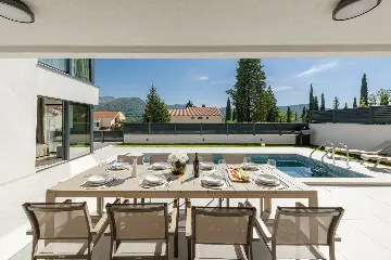 Modern 4-Bedroom Villa Retreat in Slano