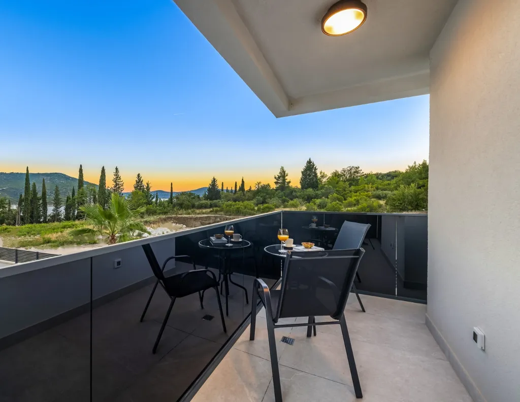 Spacious 4-Bedroom Villa Retreat in Slano