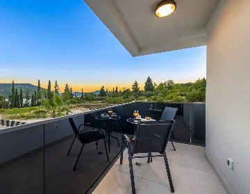 Spacious 4-Bedroom Villa Retreat in Slano