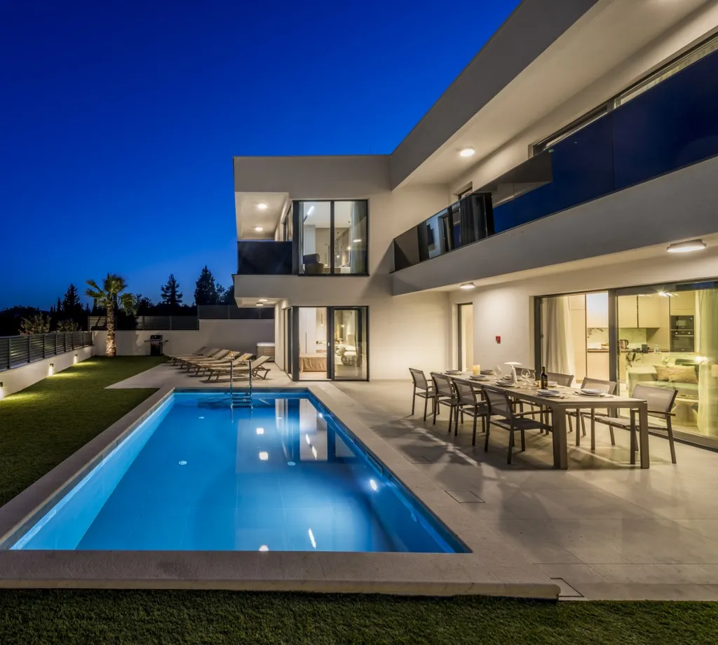 Spacious 4-Bedroom Villa Retreat in Slano