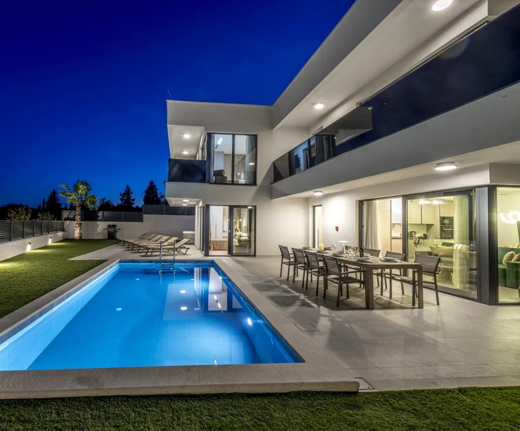 Spacious 4-Bedroom Villa Retreat in Slano