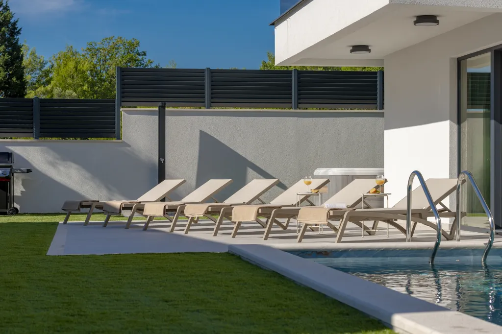Spacious 4-Bedroom Villa Retreat in Slano