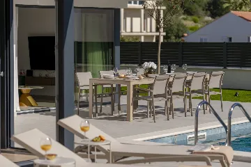 Spacious 4-Bedroom Villa Retreat in Slano