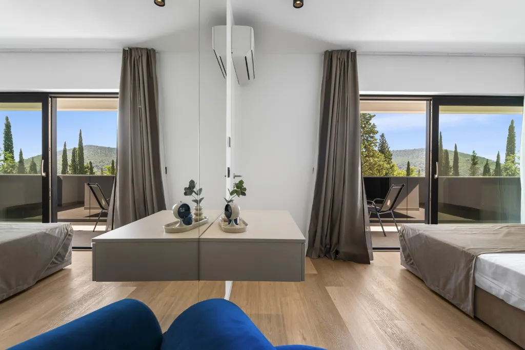 Spacious 4-Bedroom Villa Retreat in Slano