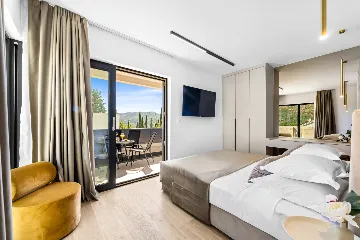 Spacious 4-Bedroom Villa Retreat in Slano